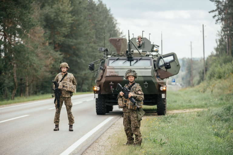 Военная техника на дорогах, истребители в воздухе – сегодня в Латвии начинается активная фаза учений «Namejs 2023»