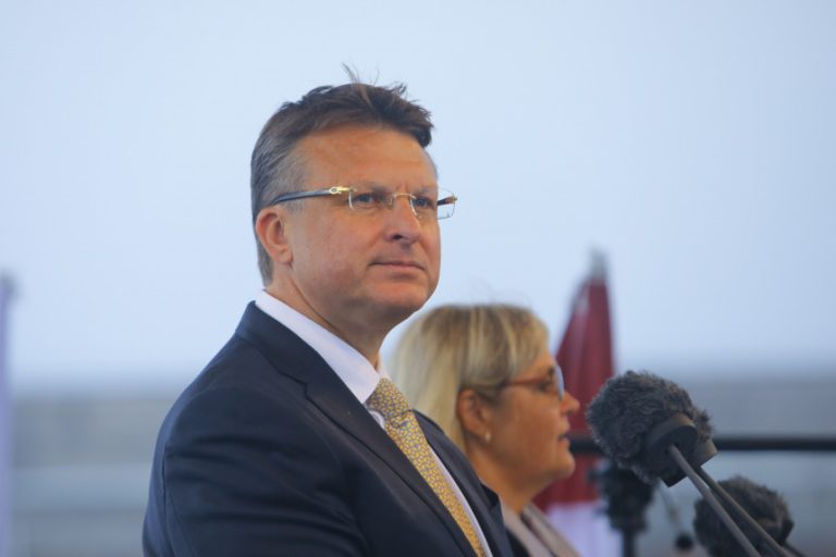 Шлесерс назначен налаживать отношения с Китаем и ОАЭ
