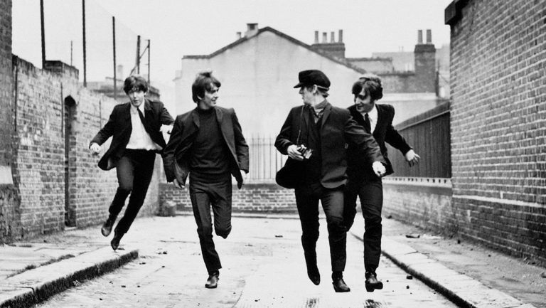 Вещи участников The Beatles продадут на аукционе — их оценивают в 8 млн долларов