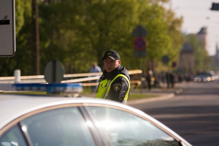 До 2000 евро: в Латвии планируется увеличить штрафы за превышение скорости