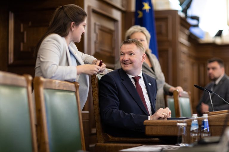 Сейм выходит на работу после летних каникул