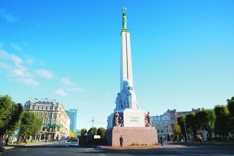 Центр Риги в понедельник закроют для транспорта — даже для самокатов и корабликов