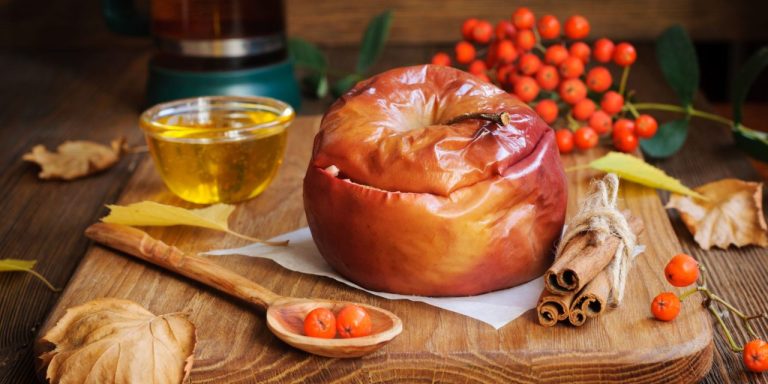Запеченные яблоки с корицей: бомбически вкусный рецепт