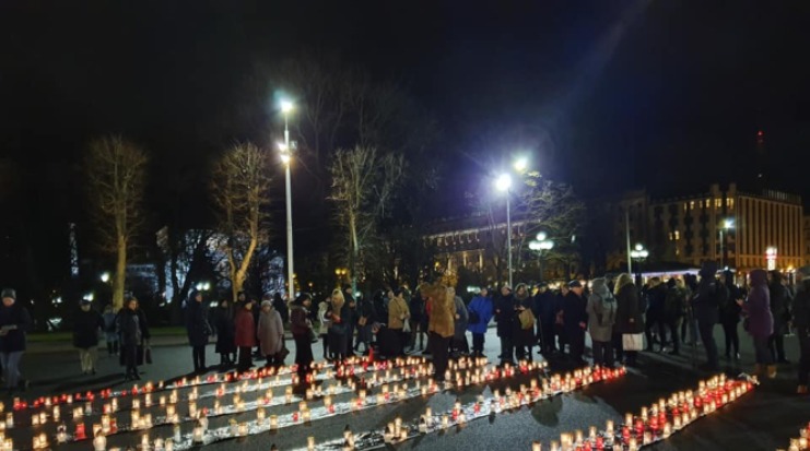 Около 300 человек почтили у памятника Свободы память погибших в Израиле 