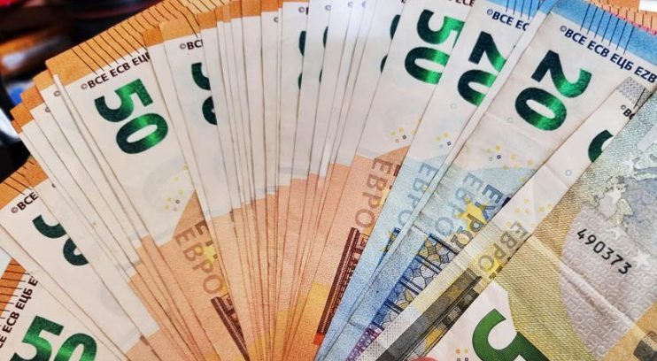 Минимальная зарплата в следующем году вырастет до 700 евро