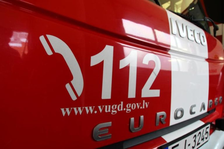 В результате пожара в Яунелгаве погибли два человека