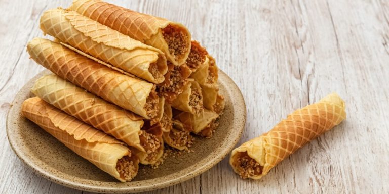 Как приготовить преступно вкусные вафельные трубочки с варёной сгущёнкой