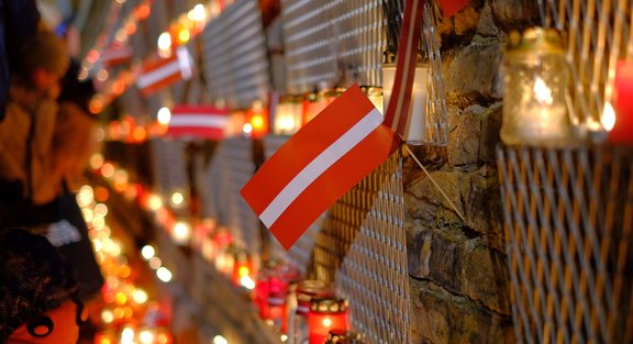 Вице-мэр в День Лачплесиса предлагает ставить свечи в парке Узварас