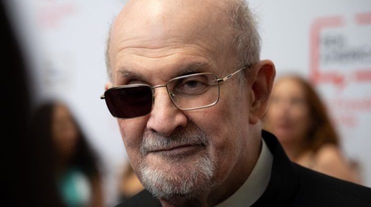Писатель Салман Рушди получил Премию мира немецких книготорговцев