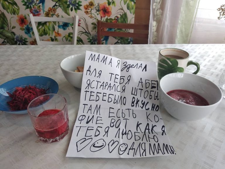 Детские анкеты и записки, которые заставят задуматься и поржать