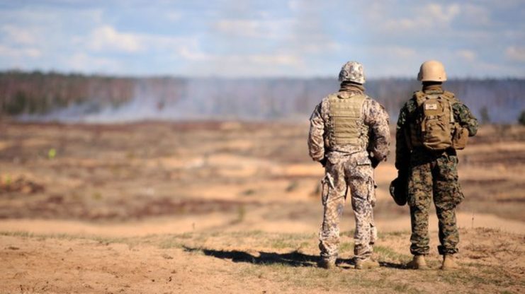 Вооруженные силы и союзники по НАТО проводят совместные учения в районе Бауски и Огре