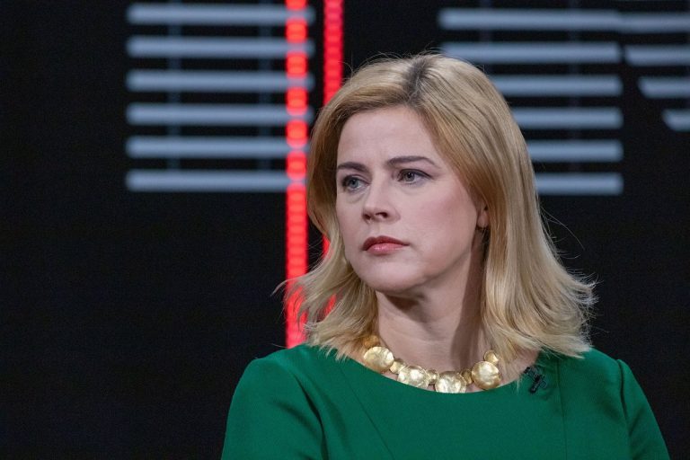 Силиня: окончательное решение об отказе от русского языка в СМИ не принято