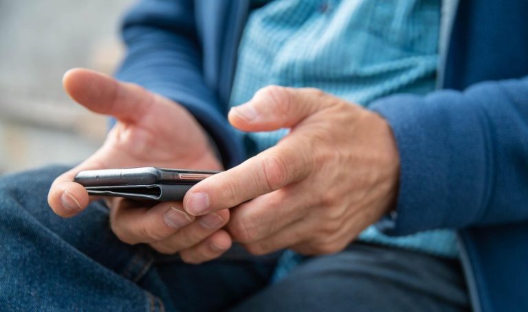 Будьте бдительны: мошенники рассылают SMS-сообщения от имени e-veselība