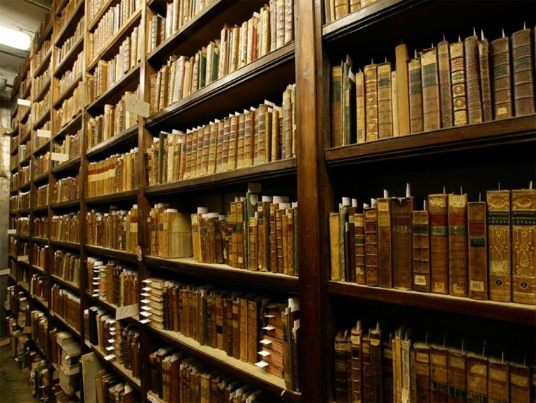 В университете Варшавы украли 80 редких русских книг 19 века - такие же кражи произошли в Латвии и Эстонии
