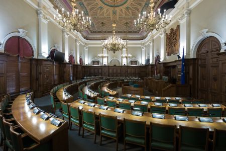 К вечеру пятницы за референдум о роспуске Сейма подписались около 5 тысяч человек