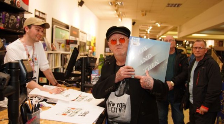 Новый сингл «The Beatles» возглавил хит-парад впервые с 1969 года