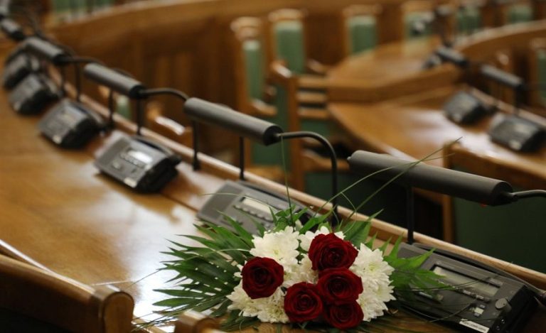 Число подписей за роспуск 14-го Сейма приближается к 20 000