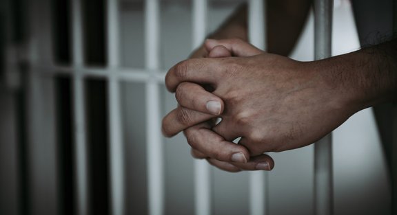 Мужчина приговорен к пожизненному заключению за убийство 92-летней женщины