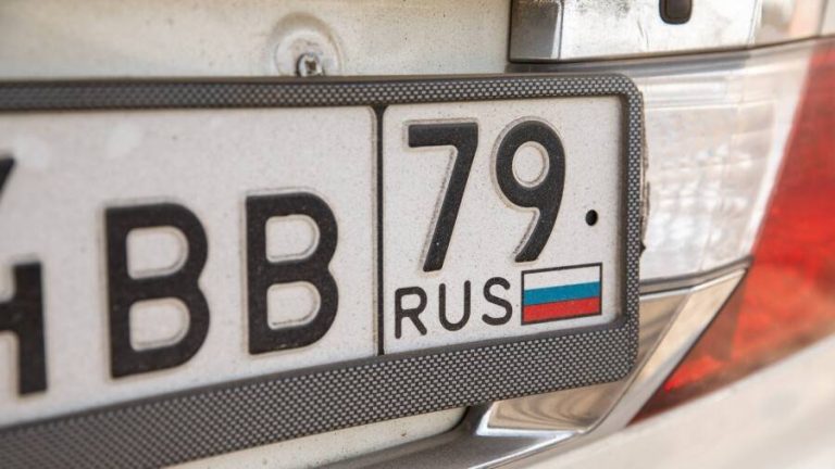 Сейм разрешит конфискацию российских машин и запретит им находиться в Латвии