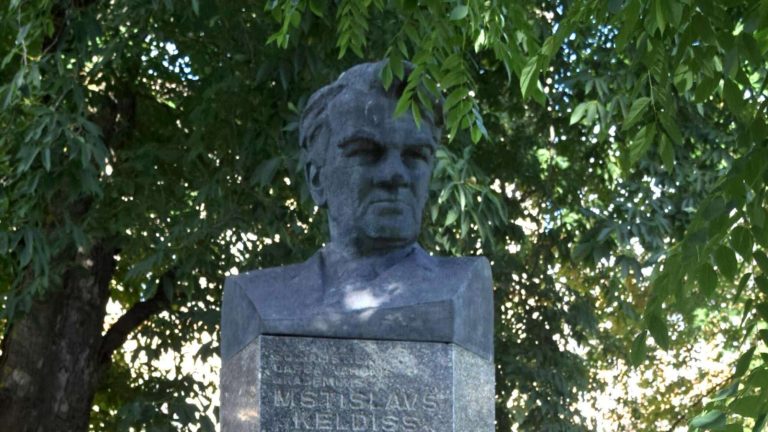 Ночью был демонтирован памятник Келдышу