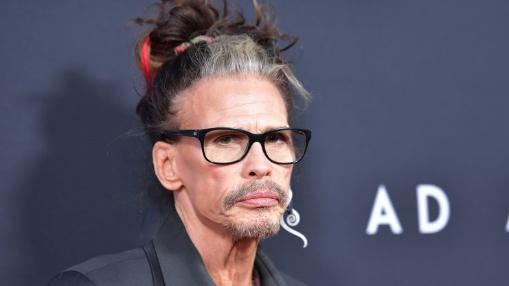 Вокалиста Aerosmith Стивена Тайлера обвинили в сексуальном насилии