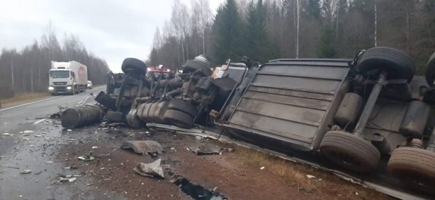 В ДТП в Тверской области погибли два латвийских дальнобойщика