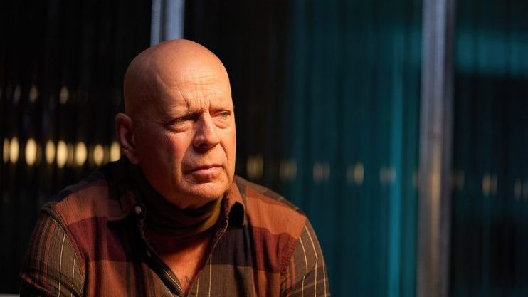 Брюс Уиллис, страдающий от деменции, не узнал бывшую жену Деми Мур