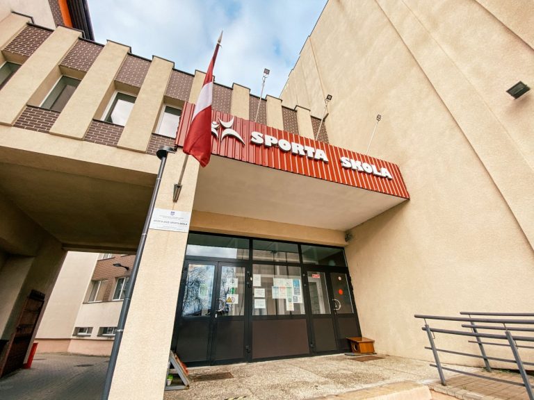 После языковой проверки в Даугавпилсской спортивной школе оштрафованы девять учителей