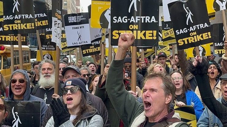 Актеры Голливуда прекратили забастовку, нанесшую 5-миллиардный ущерб киноиндустрии