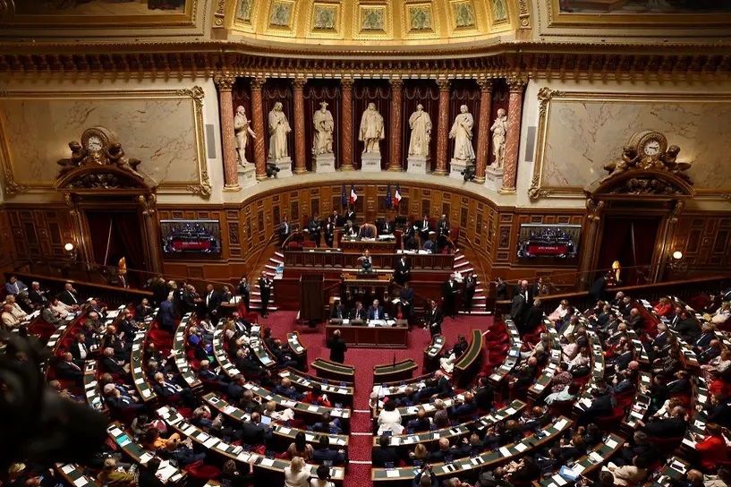 Парламент Франции отклонил спорный закон об иммиграции