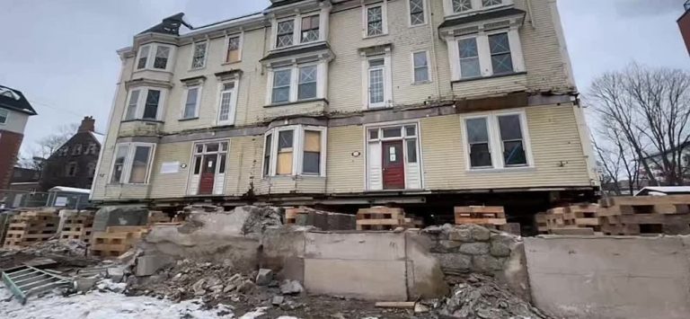 В Канаде историческое здание передвинули с помощью 700 кусков мыла