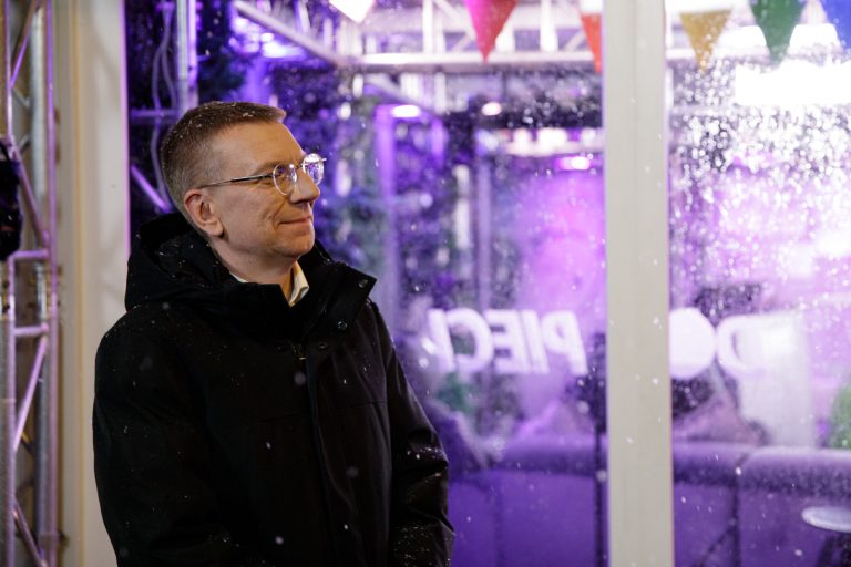 Президент и премьер-министр поздравили жителей Латвии с Рождеством
