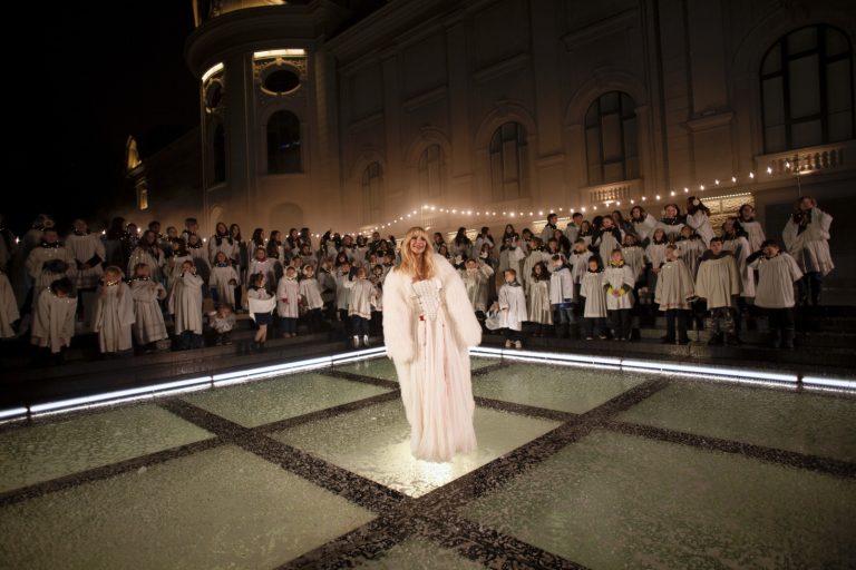 Рождественское чудо: певица LOBODA спела в сердце Риги с Riga Cathedral Boys Choir