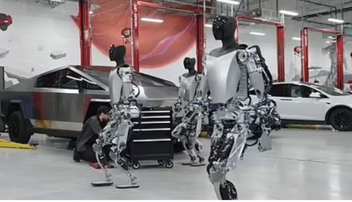 «Кровавый след» робота Tesla: машина атаковала инженера и нанесла ему рваные раны