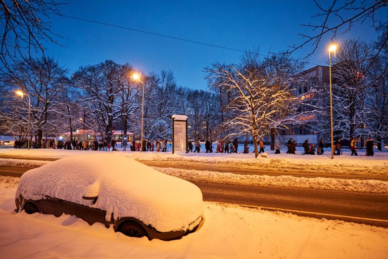 В ночь на вторник в Риге будет происходить уборка парковочных мест от снега