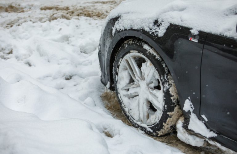 До весны на Маза Нометню в Риге запрещена остановка и парковка авто