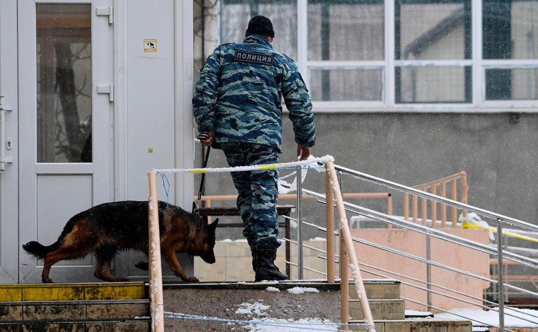 Восьмиклассница из Брянска устроила в школе стрельбу из дробовика — есть жертвы