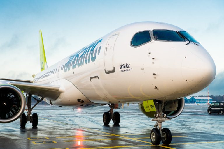 airBaltic до весны отменяет полеты из Риги в Тель-Авив и обратно