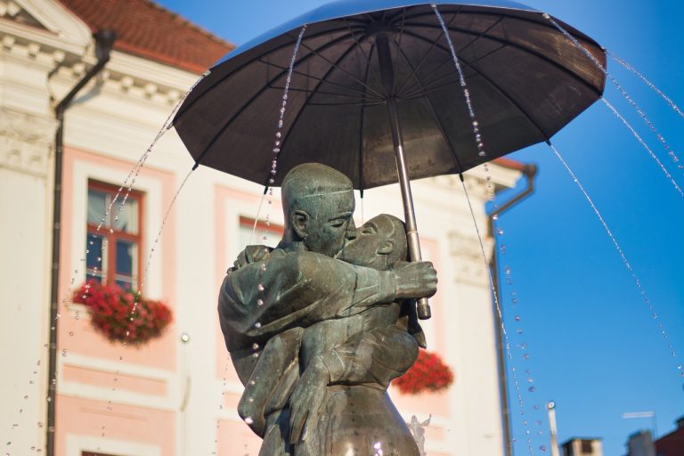 Три европейских города стали культурными столицами Европы — среди них наши соседи
