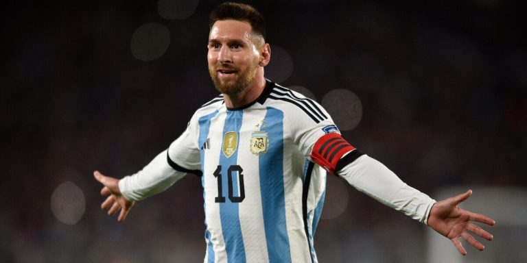 Названы лучшие футболисты по версии FIFA. Месси — снова лучший