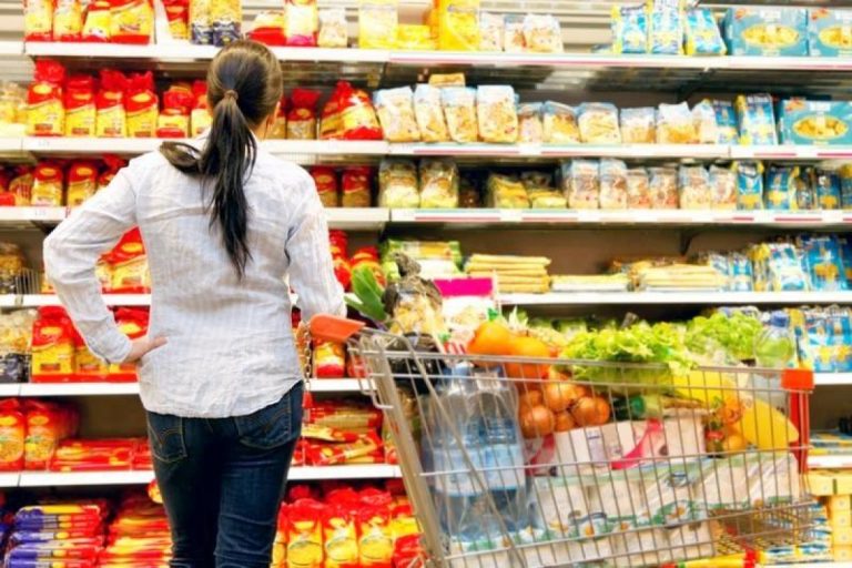 В Литве разрешили продавать продукты с истекшим сроком годности