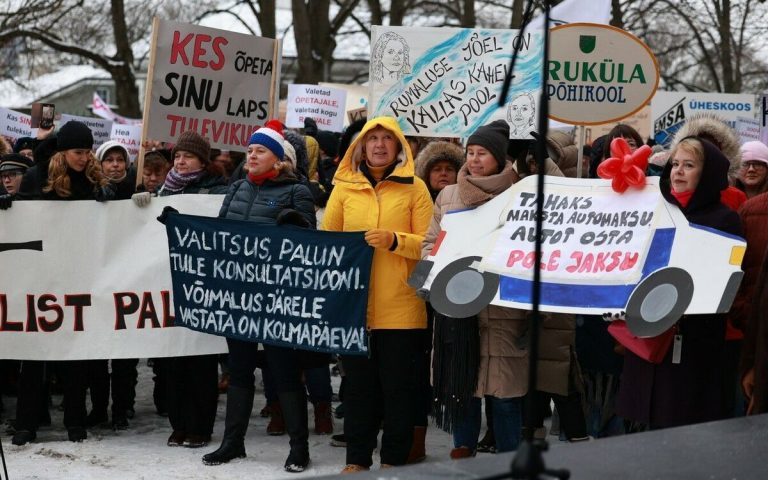 В Эстонии началась бессрочная забастовка учителей с участием 10 000 педагогов