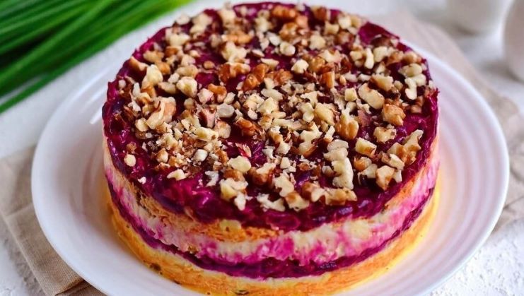 Салат “Любовница”: с изюмом и грецкими орехами