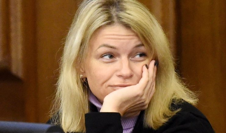 Перемены в Сейме: Глория Гревцова утратила мандат депутата, ее место займет Салимов