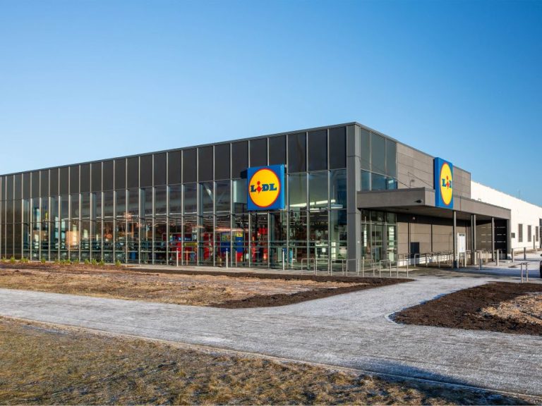На Краста открылся новый магазин Lidl: покупатели ждали с ночи