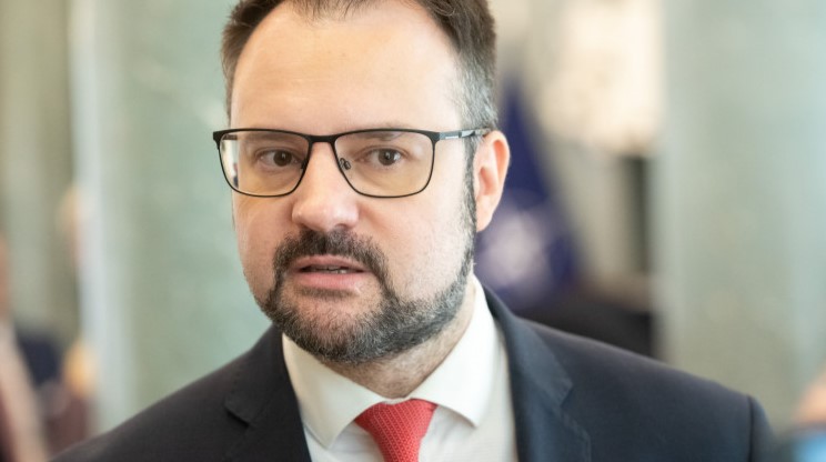 Сейм отклонил требование отставки министра сообщений Бришкенса