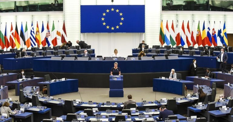 От Латвии в Европарламент идут 272 кандидата от 21 до 86 лет