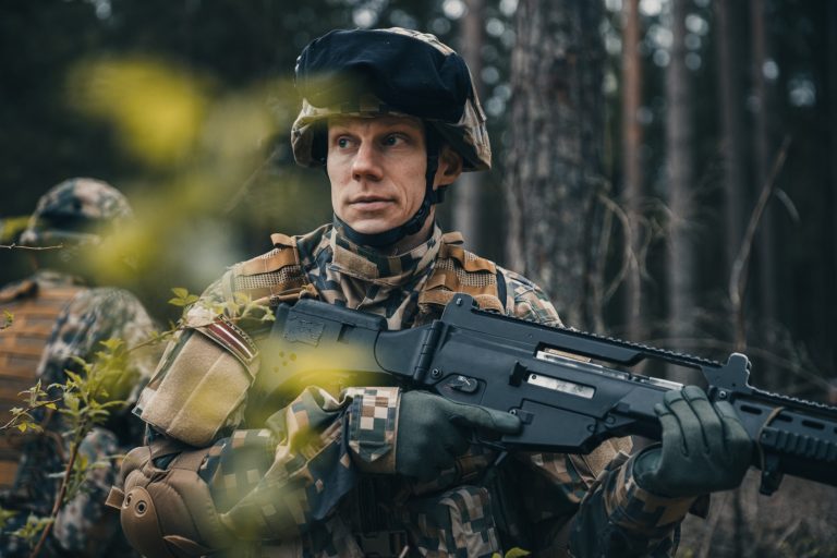 Латвийская армия приглашает откликнуться граждан от 18 до 60 лет