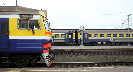 Pasažieru vilciens распродает вагоны электропоездов