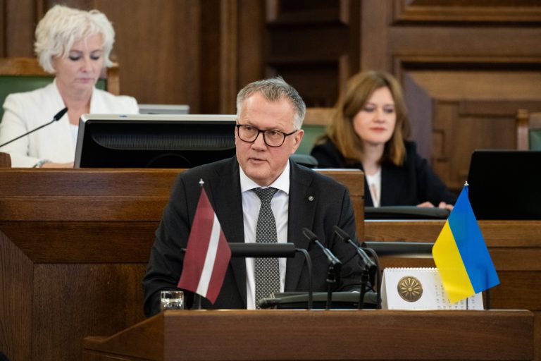 Зарплаты в конвертах: Сейм отклонил требование об отставке Ашераденса